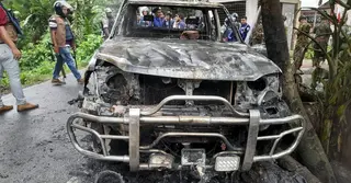 গোপালগঞ্জে পুলিশের গাড়িতে আগুন-ভাঙচুর